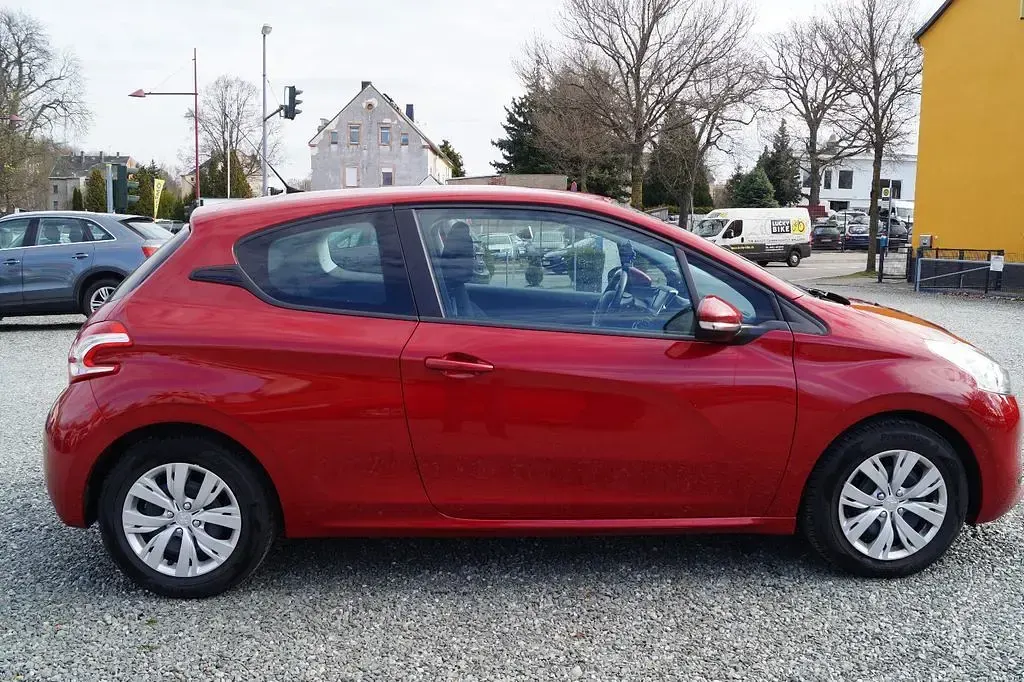 Gebraucht Peugeot 208 Active 82 PS (60 kW) 2014 Rot Kleinwagen