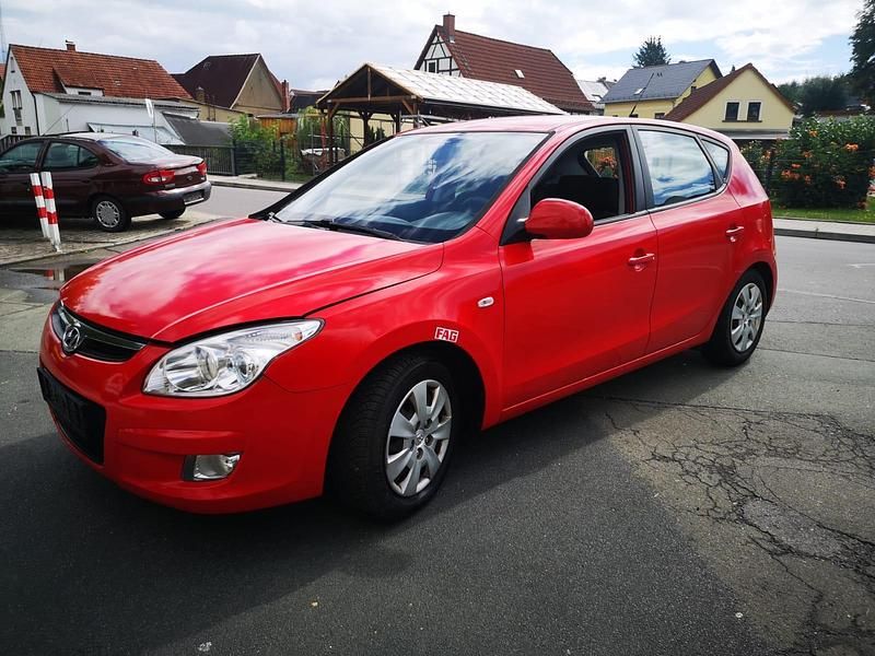 Rot Gebraucht 2007 Hyundai i30 Kleinwagen | 1.500 € (Guter Preis) - Bild 1/4