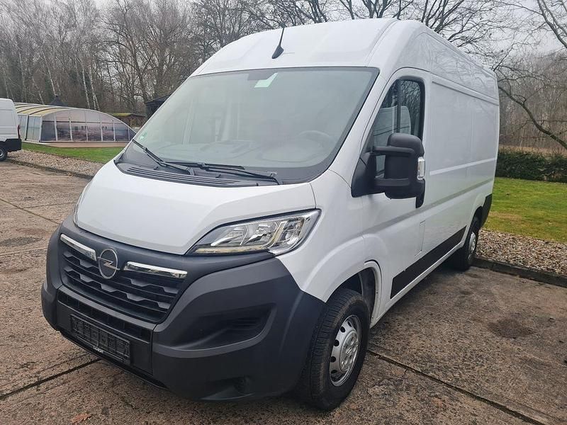 Weiß Gebraucht 2024 Opel Movano Edition | 20.528 € (Guter Preis) - Bild 1/4