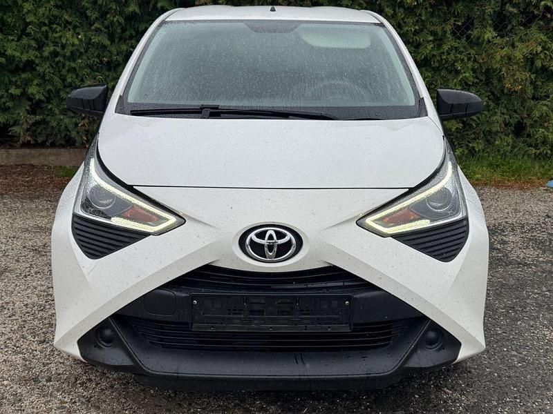 Weiß Gebraucht 2020 Toyota Aygo Kleinwagen | 5.700 € (Fairer Preis) - Bild 1/4