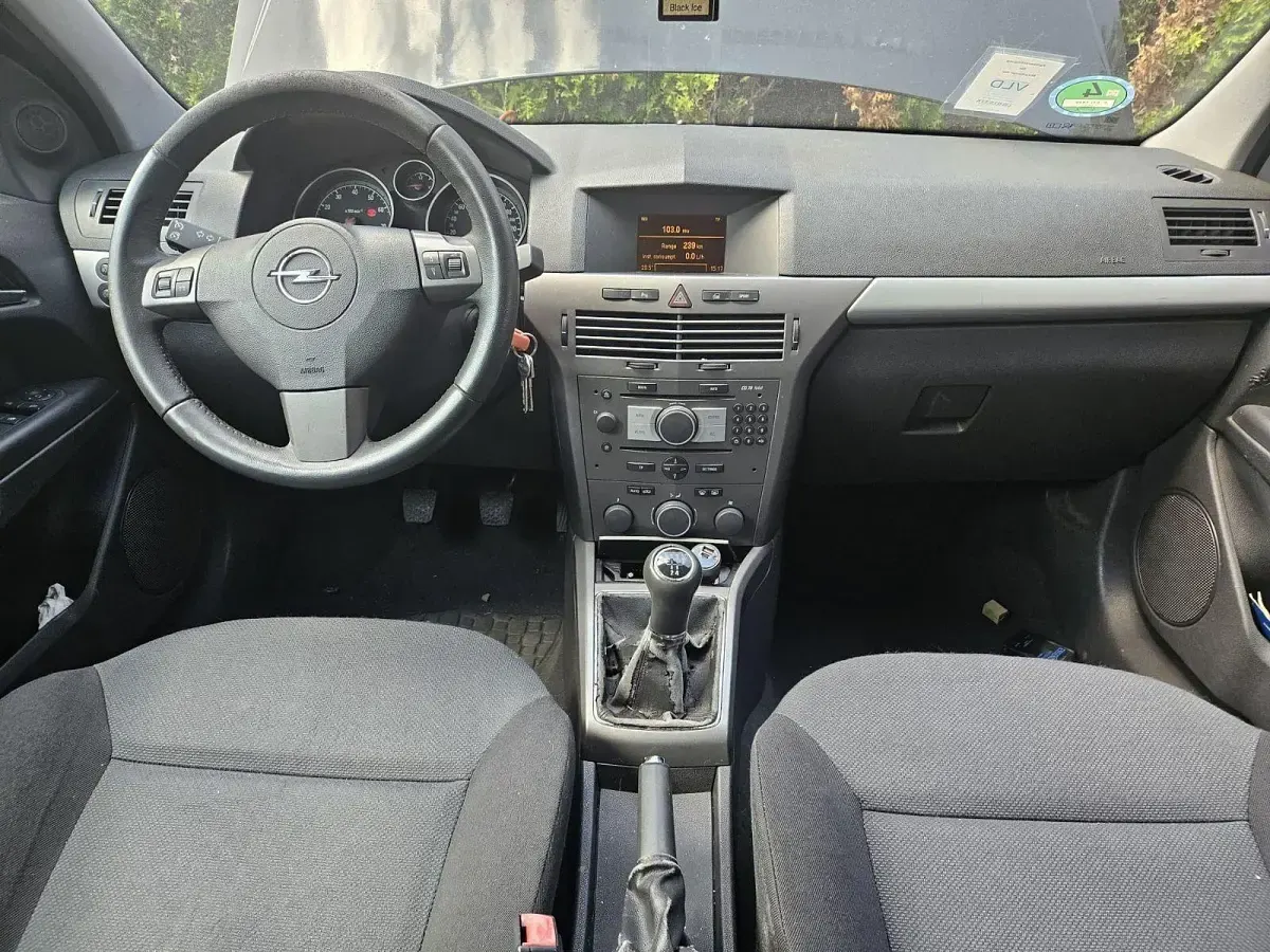 Gebraucht Opel Astra 116 PS (85 kW) 2006 Schwarz Coupé