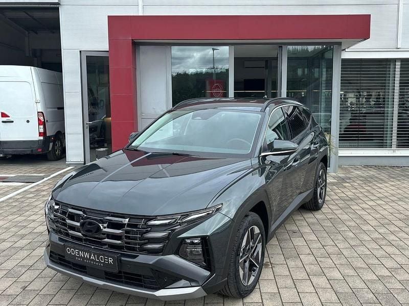 Grün Neu 2025 Hyundai Tucson Trend SUV | 32.377 € (Guter Preis) - Bild 1/4