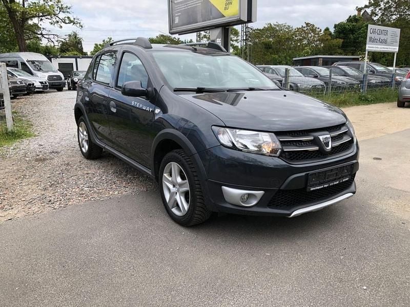 Grau Gebraucht 2016 Dacia Sandero Stepway Kleinwagen | 5.990 € (Fairer Preis) - Bild 1/4