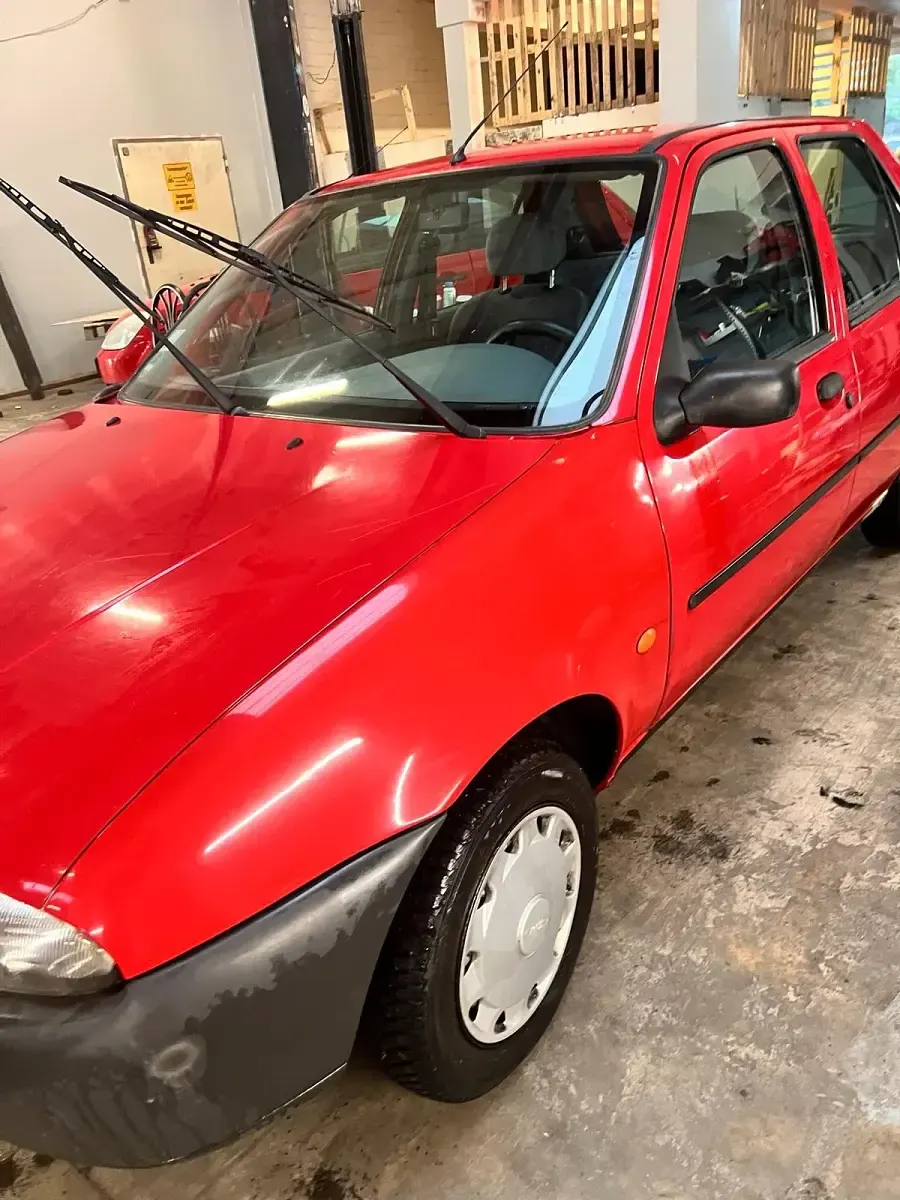 Gebraucht Ford Fiesta 57 PS (41 kW) 1999 Rot Kleinwagen