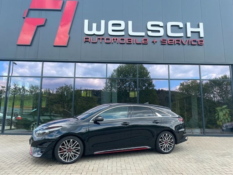 (1k) zilinaschwarz met. Gebraucht 2023 Kia ProCeed GT Kleinwagen | 32.699 € (Fairer Preis) - Bild 1/4
