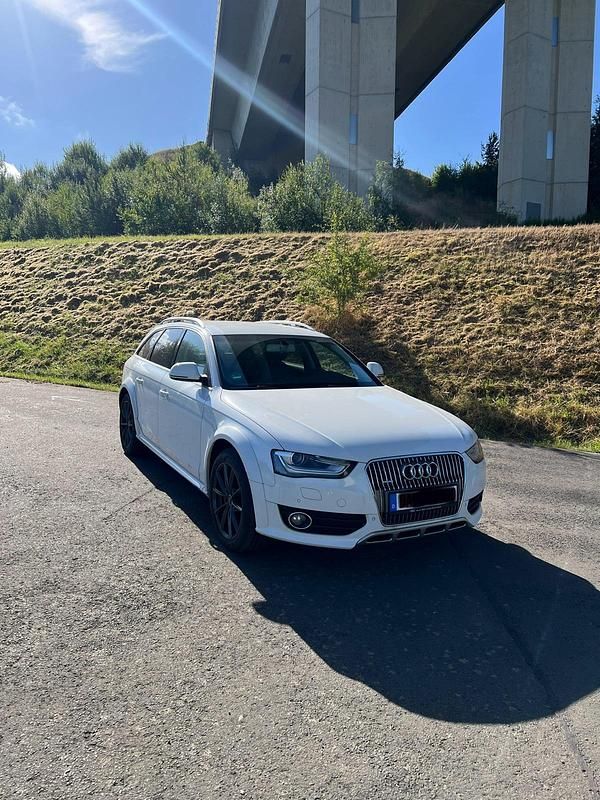 Weiß Gebraucht 2012 Audi A4 Allroad Kombi | 10.499 € (Fairer Preis) - Bild 1/4