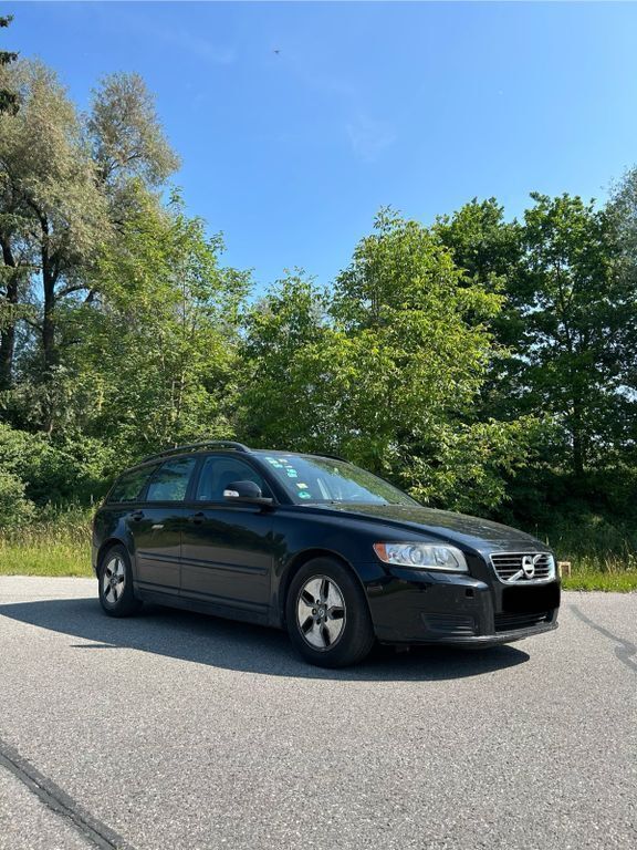 Schwarz Gebraucht 2011 Volvo V50 Kombi | 2.500 € (Guter Preis) - Bild 1/4