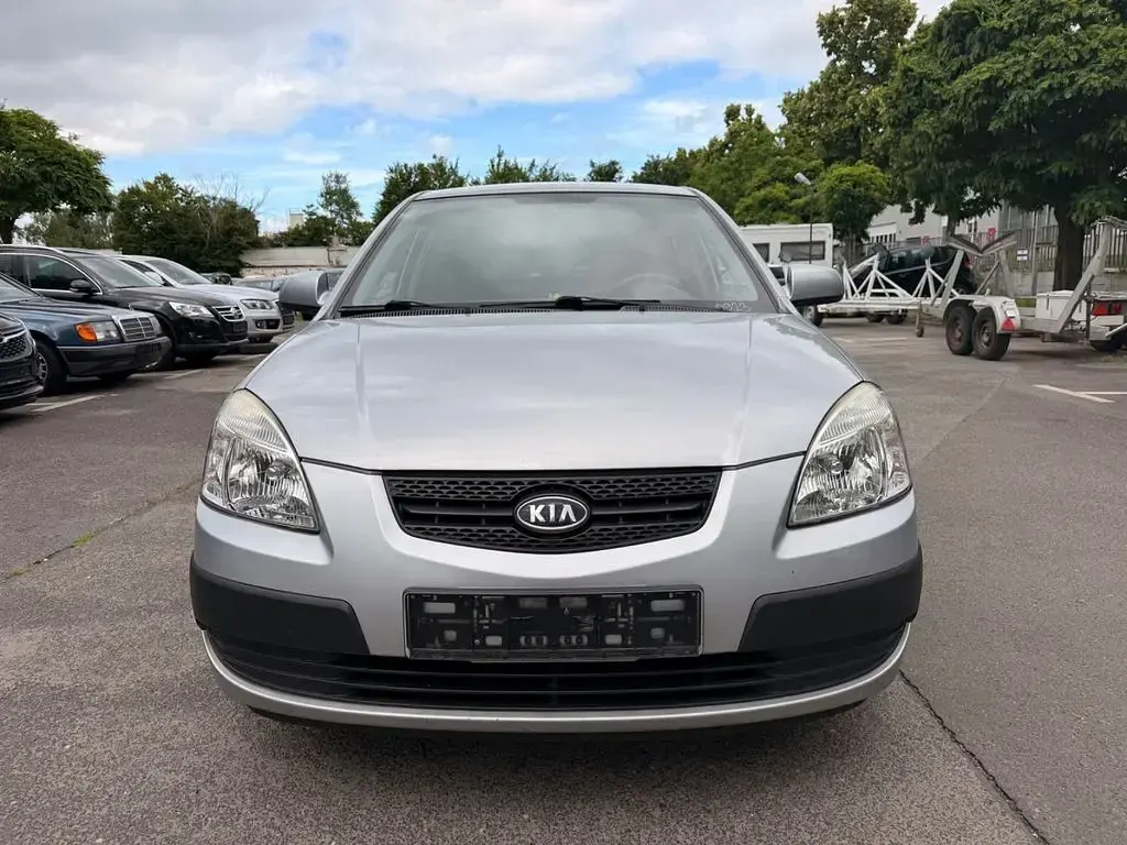 Gebraucht Kia Rio 97 PS (71 kW) 2009 Silber Limousine