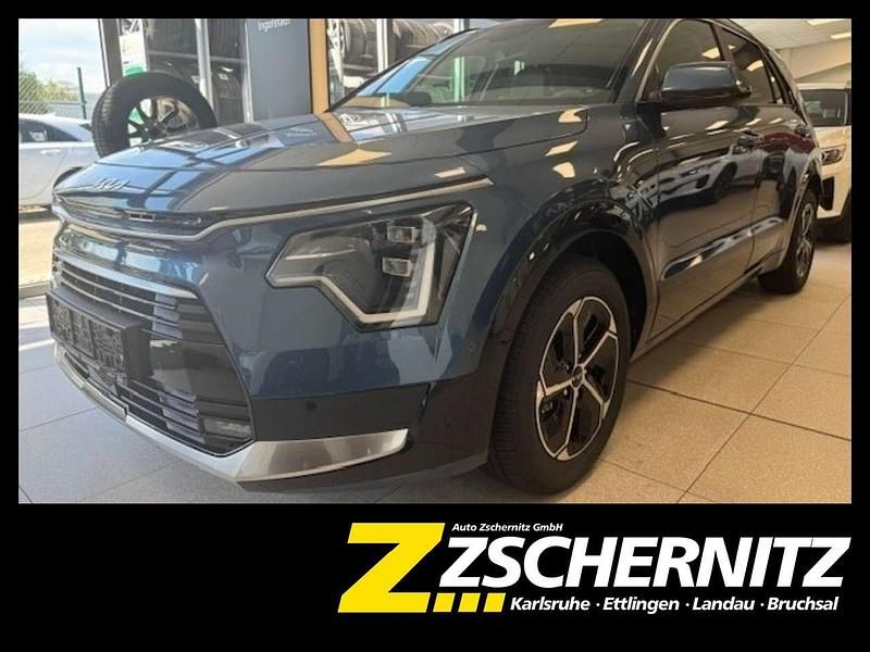 Mineralblau metallic Neu 2025 Kia Niro Spirit SUV | 33.990 € (Fairer Preis) - Bild 1/4