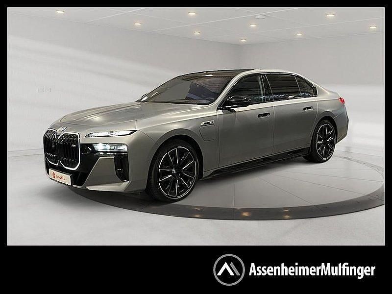 Gebraucht BMW M760e Executive 381 PS (280 kW) 2025 Frozen pure grey metallic Limousine