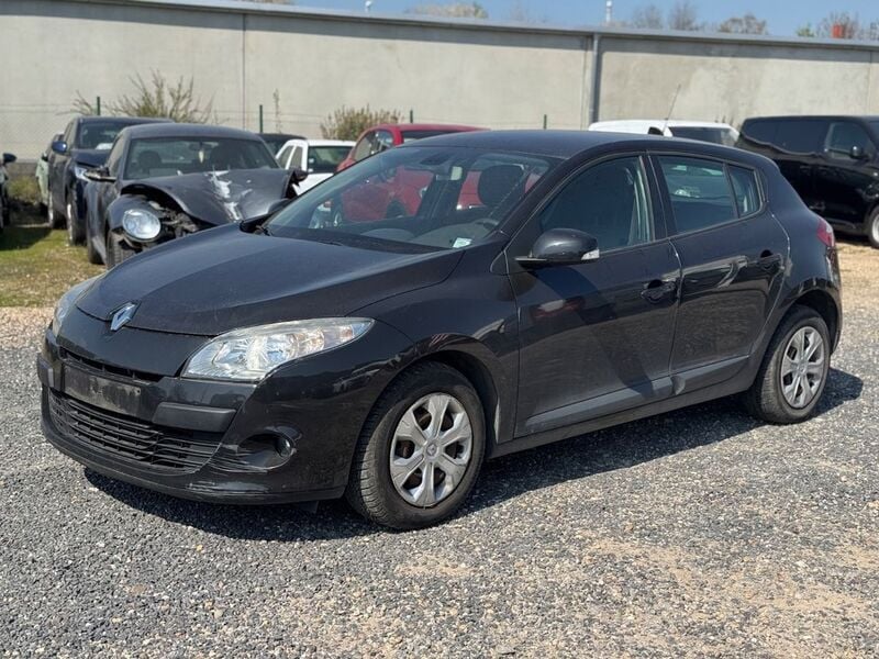 Schwarz Gebraucht 2010 Renault Mégane III Expression Limousine | 2.750 € (Guter Preis) - Bild 1/4