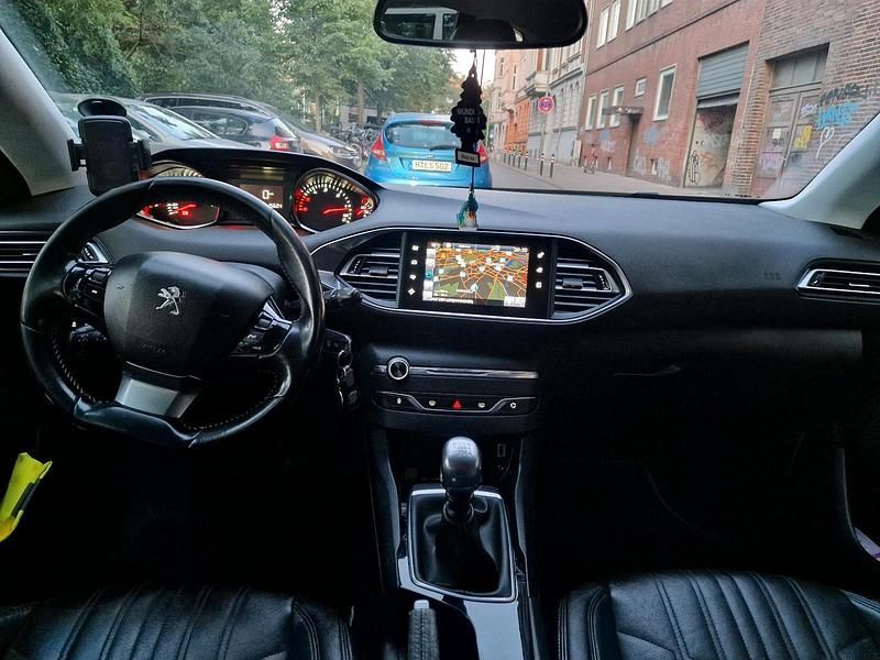 Silber Gebraucht 2015 Peugeot 308 Kombi | 5.400 € (Fairer Preis) - Bild 1/4