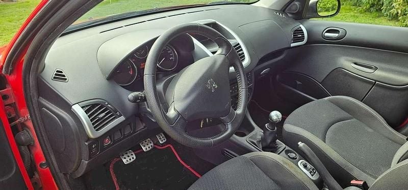 Gebraucht Peugeot 206 75 PS (55 kW) 2010 Rot Limousine