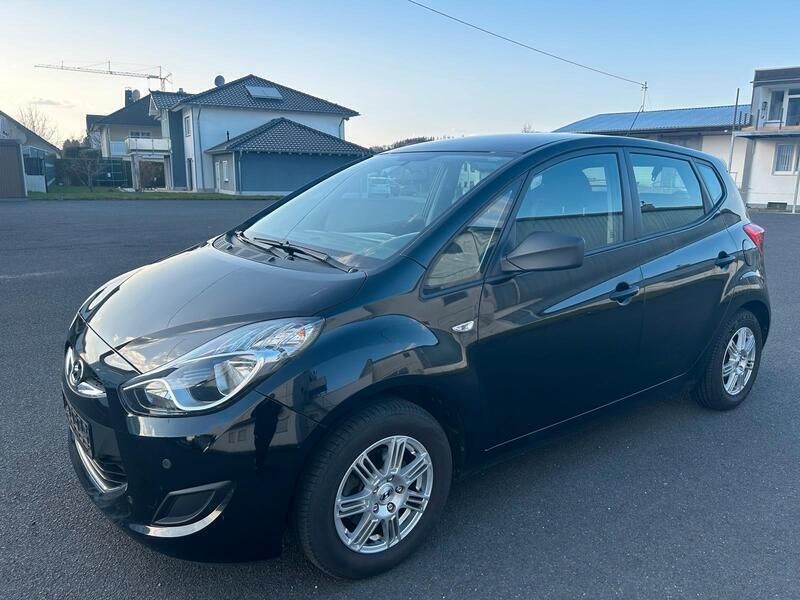 Schwarz Gebraucht 2011 Hyundai ix20 Classic Van / Kleinbus | 5.690 € (Fairer Preis) - Bild 1/4