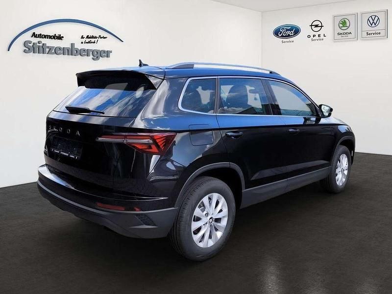 Neu Skoda Karoq Selection 150 PS (110 kW) 2025 Schwarzmagic perleffekt SUV