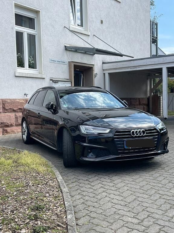 Second-hand Audi A4 S-Line 190 CP (139 kW) 2019 Negru Break