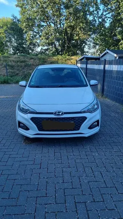 Gebraucht Hyundai i20 Active 75 PS (55 kW) 2019 Weiß Kleinwagen