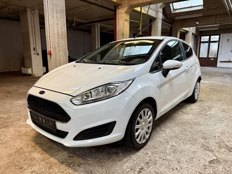 Gebraucht Ford Fiesta Trend 80 PS (58 kW) 2016 Weiß Kleinwagen
