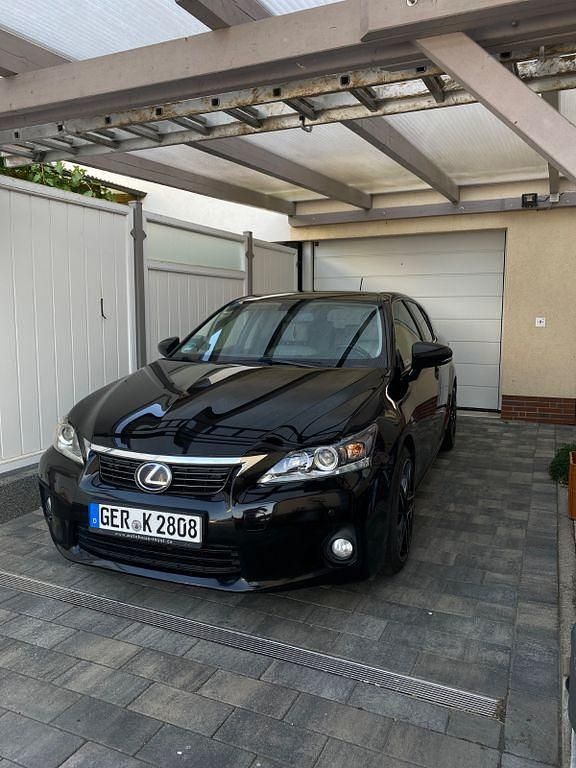 Schwarz Gebraucht 2011 Lexus CT200h Limousine | 12.000 € (Fairer Preis) - Bild 1/4