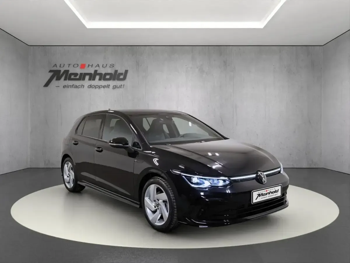 Gebraucht VW Golf VIII R-line 131 PS (96 kW) 2024 Schwarz Limousine