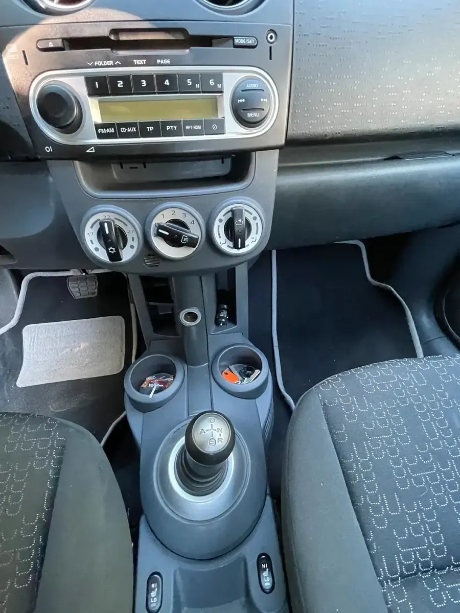 Gebraucht Mitsubishi Colt 95 PS (69 kW) 2012 Blau Kleinwagen