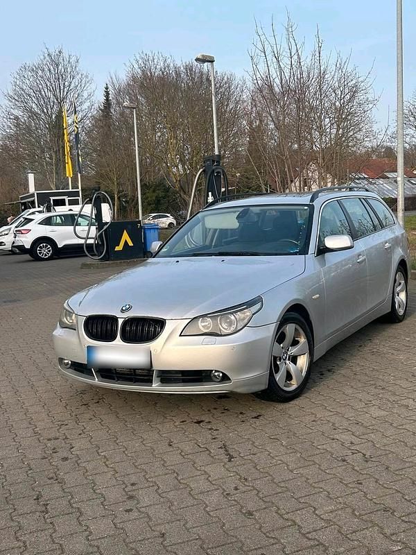Gebraucht BMW 525 163 PS (119 kW) 2005 Grau Kombi