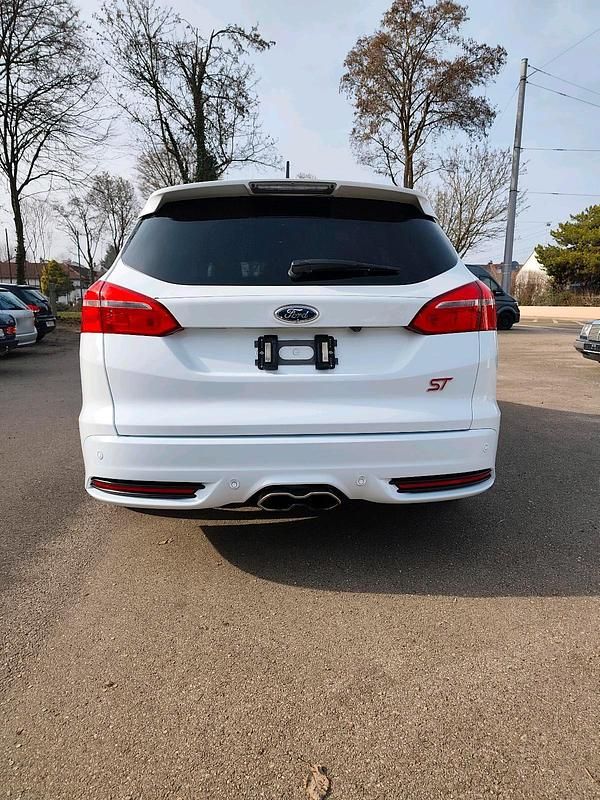 Usata Ford Focus ST 250 CV (183 kW) 2016 Bianco Station wagon