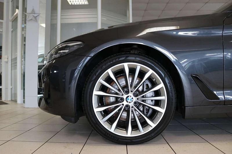 Gebraucht BMW 530 Performance 286 PS (210 kW) 2022 Grau Kombi