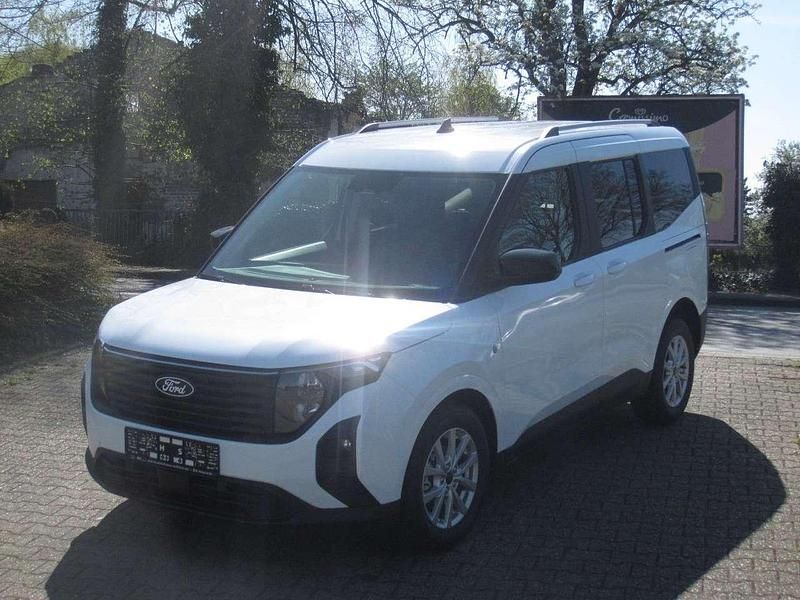 Gebraucht Ford Tourneo Titanium 125 PS (91 kW) 2024 Frostweiß Kombi