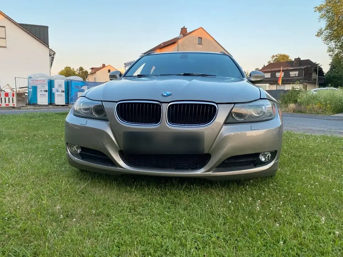 Gebraucht BMW 320 163 PS (119 kW) 2011 Blau Kombi