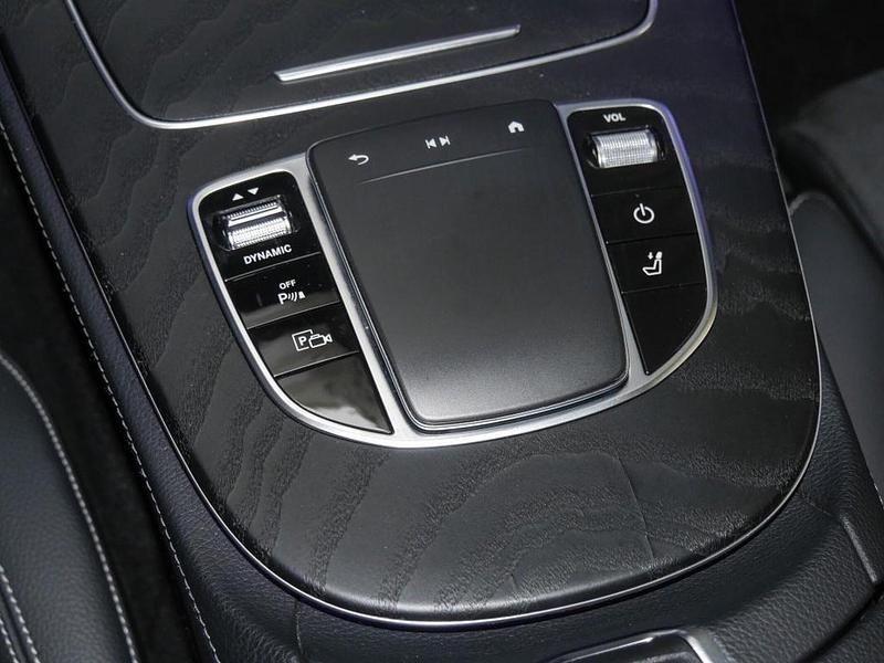 Gebraucht Mercedes E300 AMG 143 PS (105 kW) 2021 Unilack polarweiß Kombi