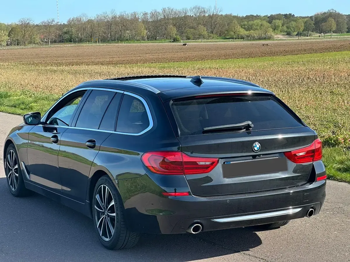 Second-hand BMW 520 Luxury Line 190 CP (139 kW) 2019 Negru Break