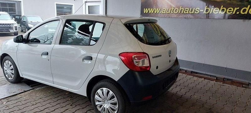 Gebraucht Dacia Sandero Essentiel 75 PS (55 kW) 2014 Weiß Limousine