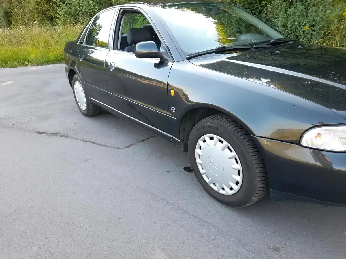 Gebraucht Audi A4 90 PS (66 kW) 1997 Schwarz Limousine