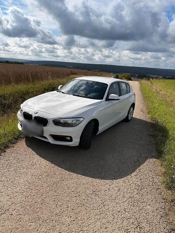 Weiß Gebraucht 2015 BMW 116 Advantage Kleinwagen | 11.500 € (Fairer Preis) - Bild 1/4