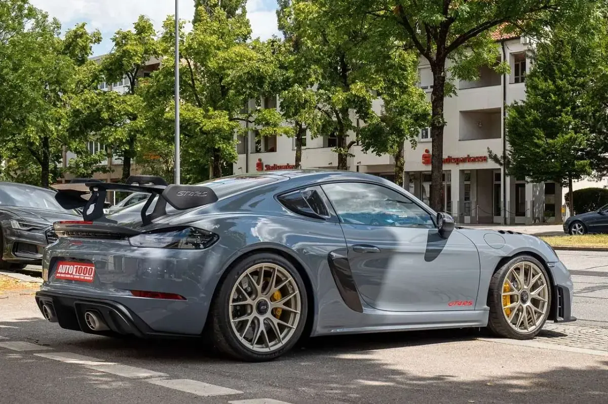 Gebraucht Porsche Cayman GT4 500 PS (367 kW) 2024 Grau Coupé