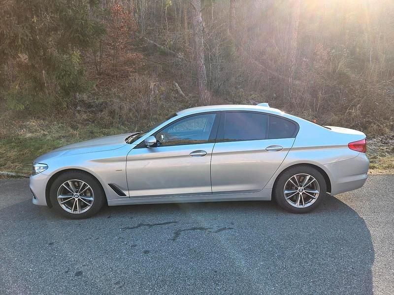 Gebraucht BMW 530 Sport Line 265 PS (194 kW) 2017 Silber Limousine