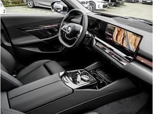 Neu BMW 520 197 PS (144 kW) 2026 Grau (sophistograu brillanteffekt) Kombi