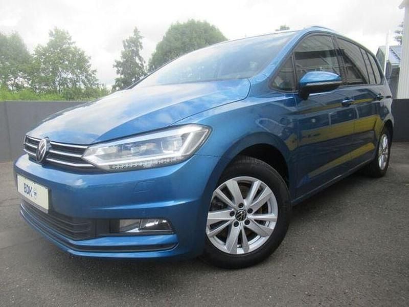 Gebraucht VW Touran 150 PS (110 kW) 2021 Caribbean blue metallic Van / Kleinbus