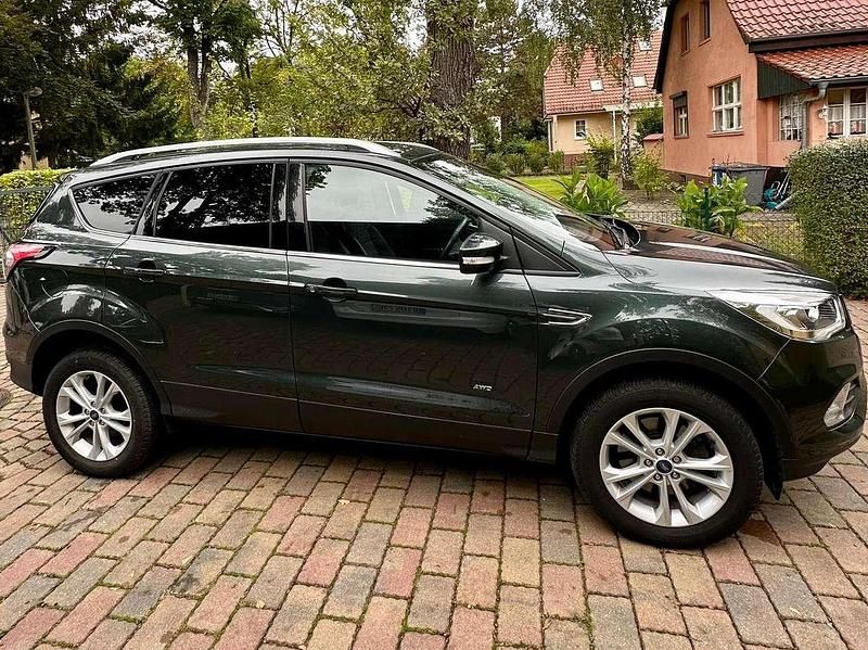 Gebraucht Ford Kuga 182 PS (133 kW) 2017 Grün SUV