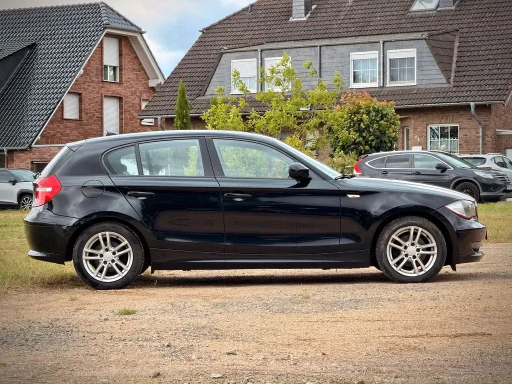 Gebraucht BMW 116 Advantage 122 PS (89 kW) 2010 Schwarz Kleinwagen