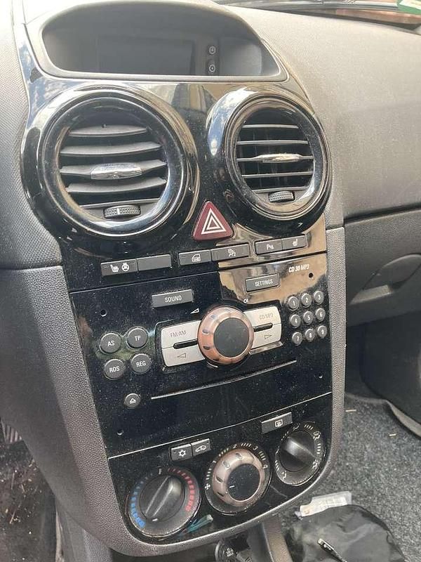 Gebraucht Opel Corsa Edition 101 PS (74 kW) 2010 Rot Kleinwagen