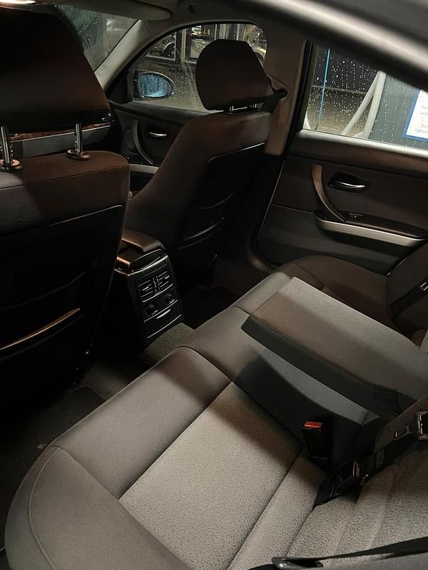 Gebraucht BMW 320 150 PS (110 kW) 2006 Grau Limousine