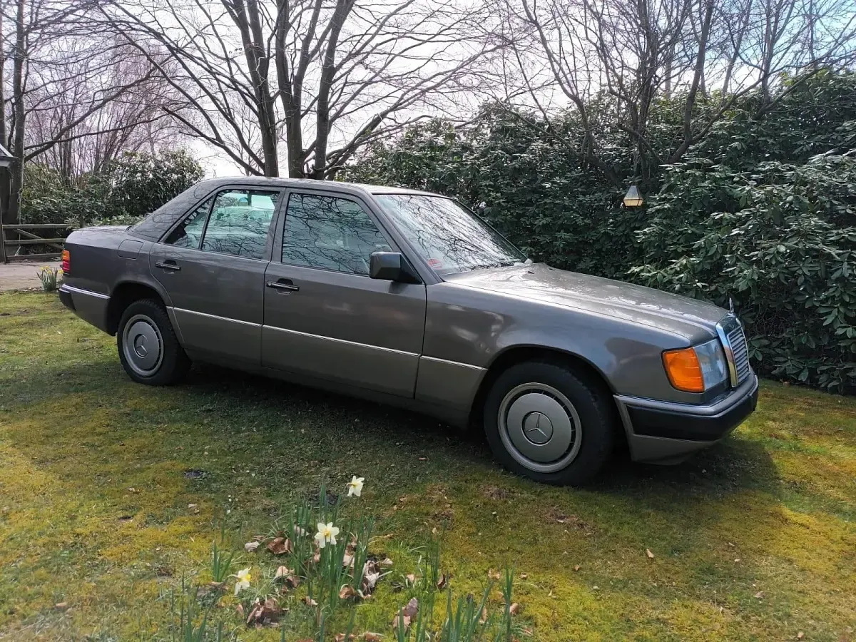 Gebraucht Mercedes 200 75 PS (55 kW) 1991 Limousine