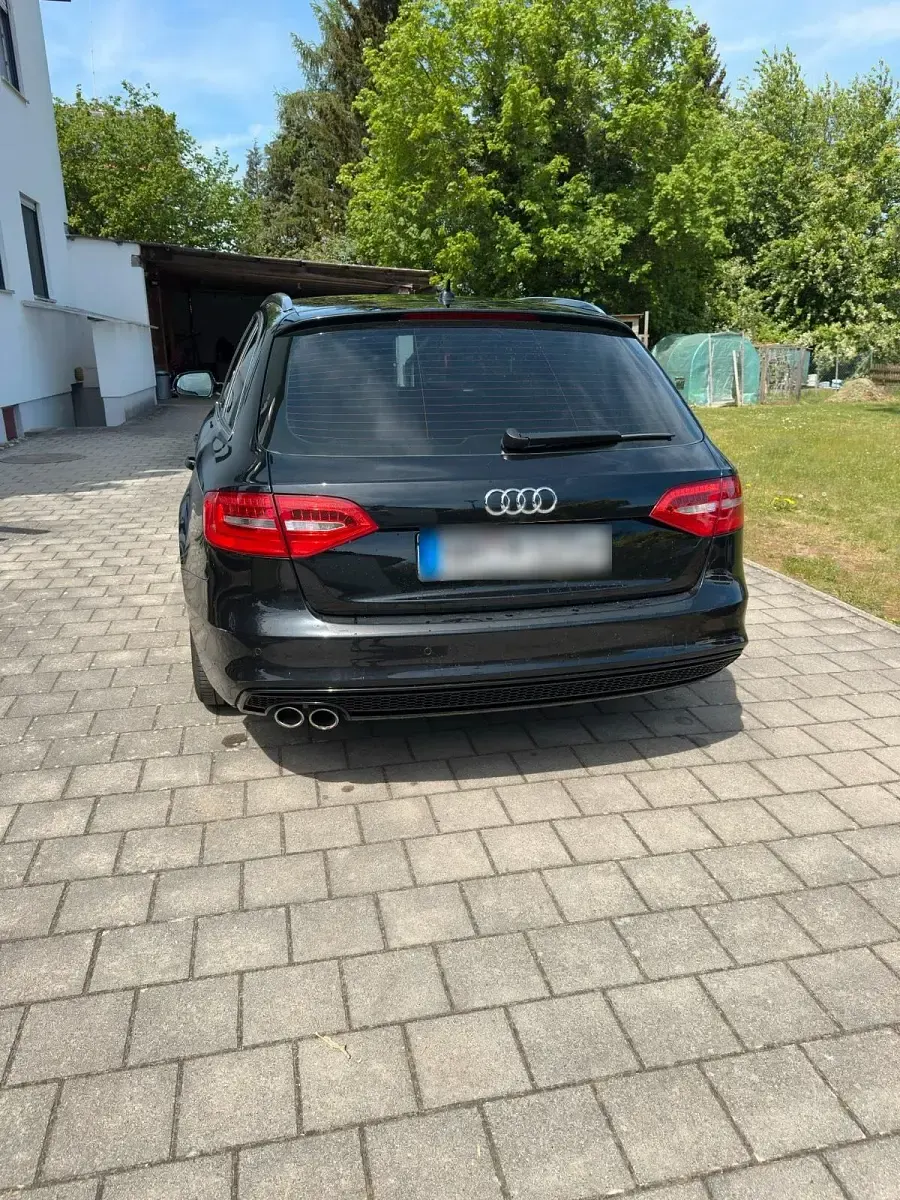 Gebraucht Audi A4 143 PS (105 kW) 2012 Schwarz Kombi