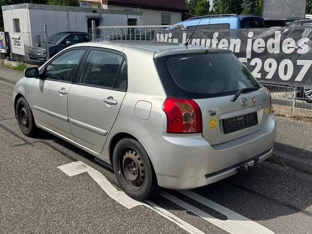 Brugt Toyota Corolla 110 HK (80 kW) 2004 Sølv Sedan