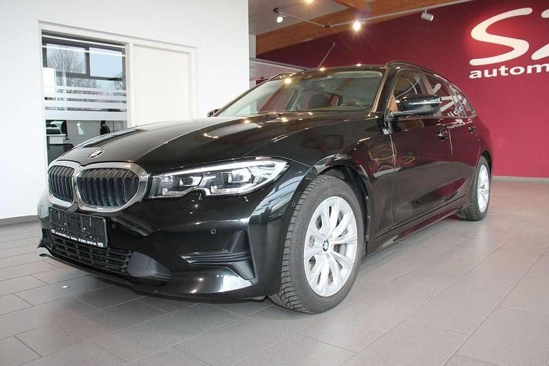 Gebraucht BMW 320 Advantage 190 PS (139 kW) 2020 Saphirschwarz Kombi