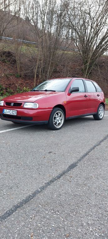 Rot Gebraucht 1999 Seat Ibiza SE Limousine | 850 € - Bild 1/4