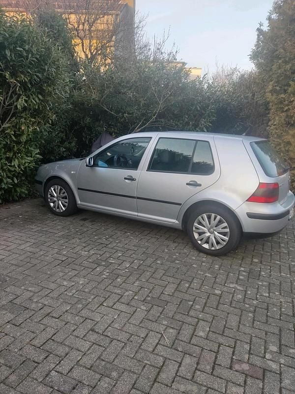 Gebraucht VW Golf IV 101 PS (74 kW) 2001 Silber Kleinwagen