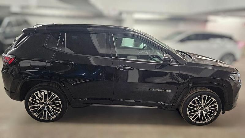 Neu Jeep Compass Summit 131 PS (96 kW) 2025 Solid black SUV